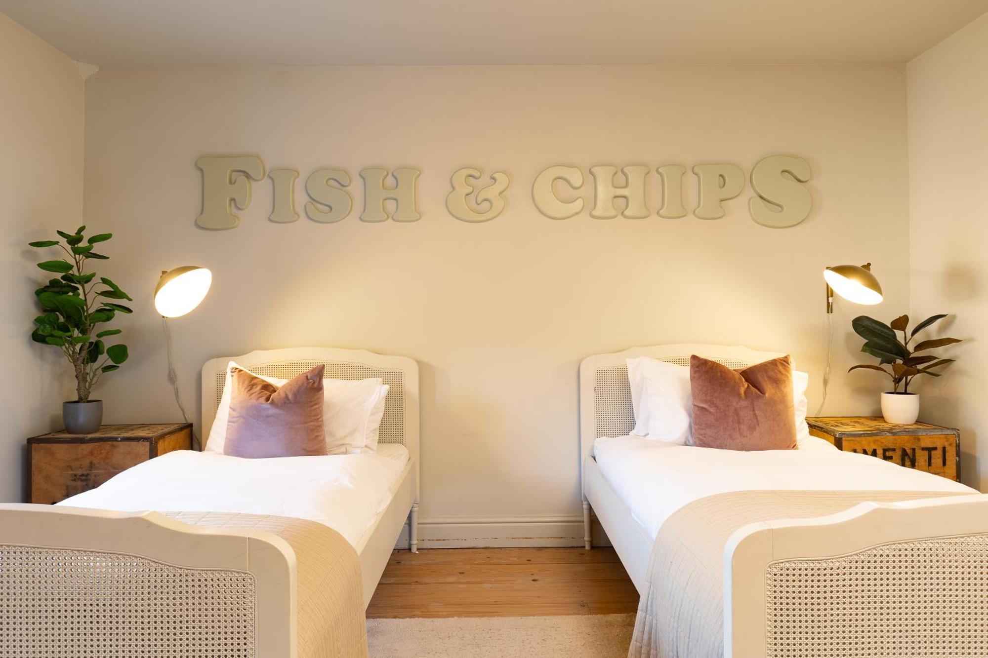 Stylish Seaside Home With King Beds And Parking Scarborough Buitenkant foto